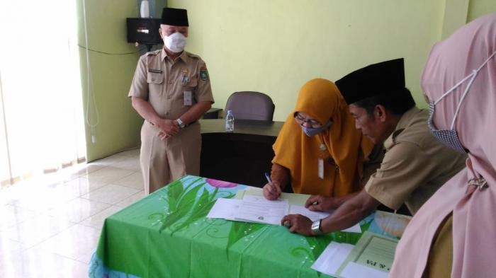 Pegawai di Lingkungan Dinas Pemberdayaan Perempuan dan PA Lakukan Penandatangan Pakta Integritas